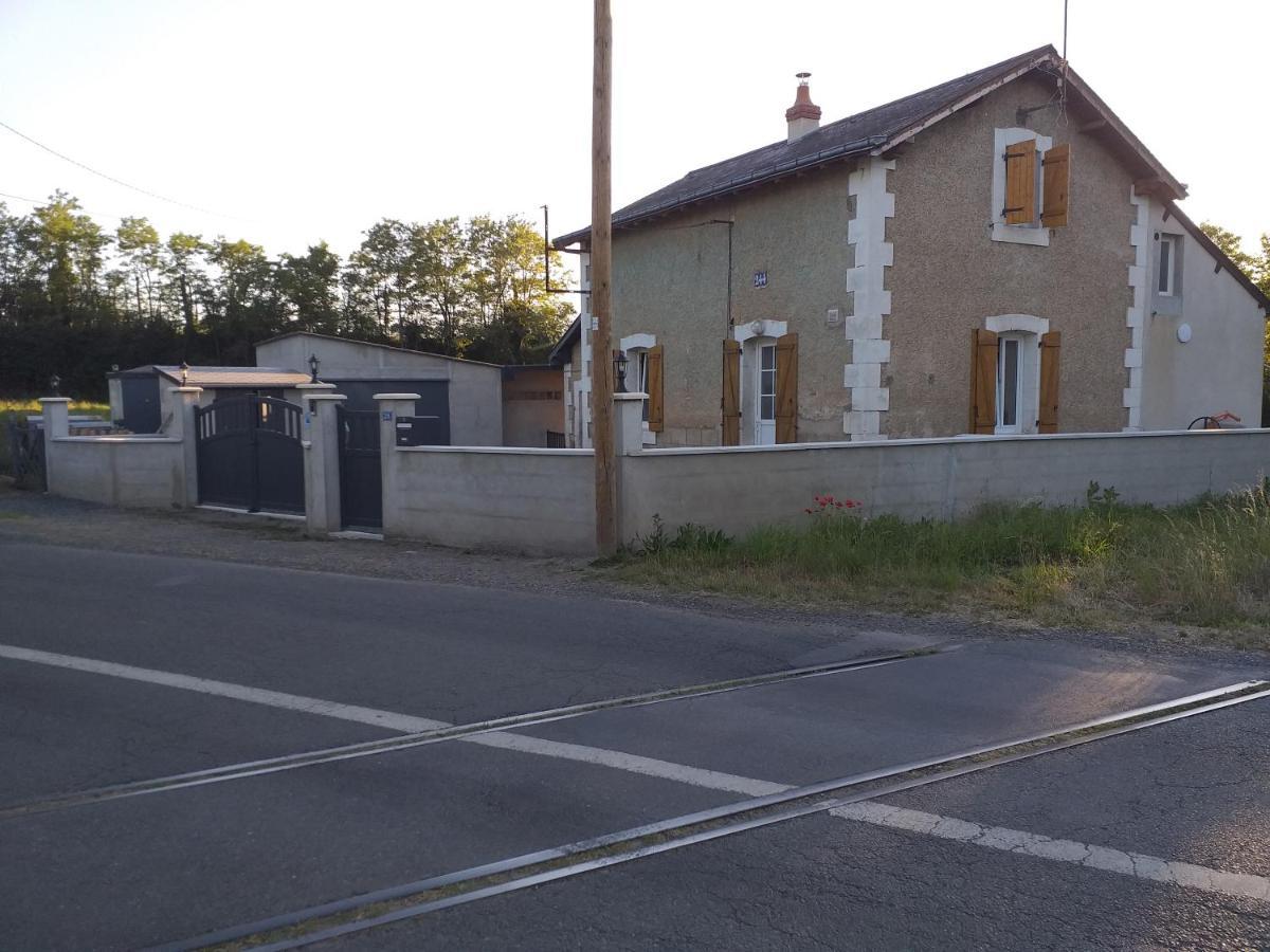 Le Petit Pays Apartment Montgivray Exterior photo